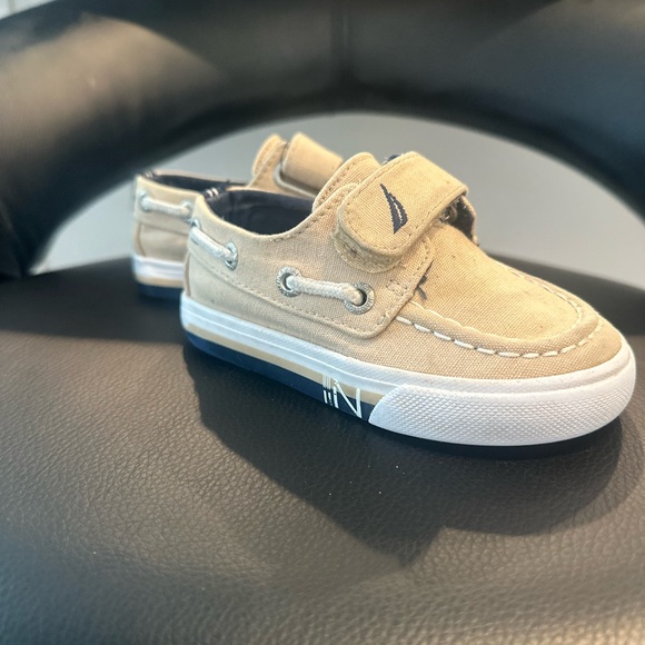 Nautica Kids Tan Sneakers - Picture 2 of 6